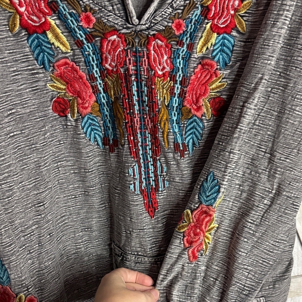 AVANI DEL AMOUR Embroidered Floral Boho Hoodie Tunic • SIZE Large• Gray - Picture 7 of 11